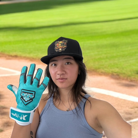 KEIRA IZUMI SIGNATURE BATTING GLOVE (SHORT CUFF)